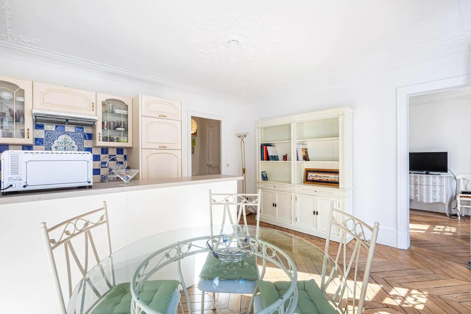 Apartament Guestready - Central Parisian Retreat